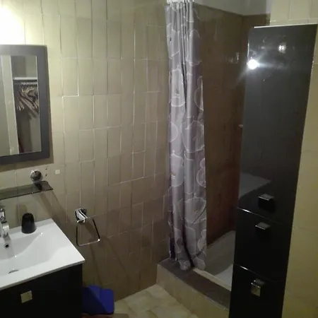 Apartment Escapade 1 *